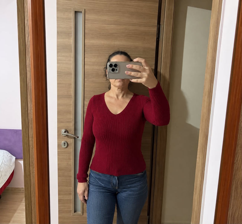 Laure B. - Colette™ | Pull fin côtelé col V