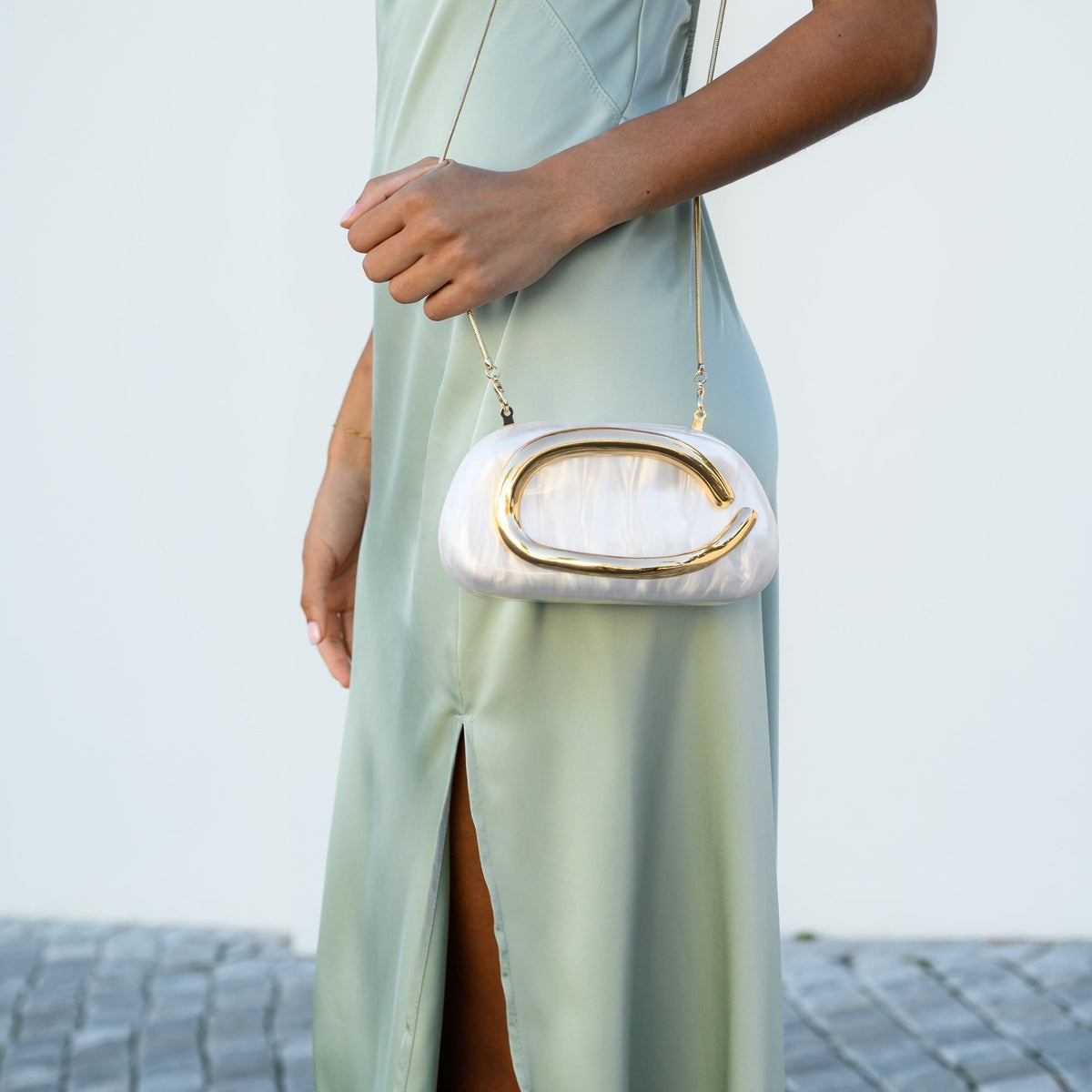 Elena|Bolso estructurado con detalle metálico - CasaCavari