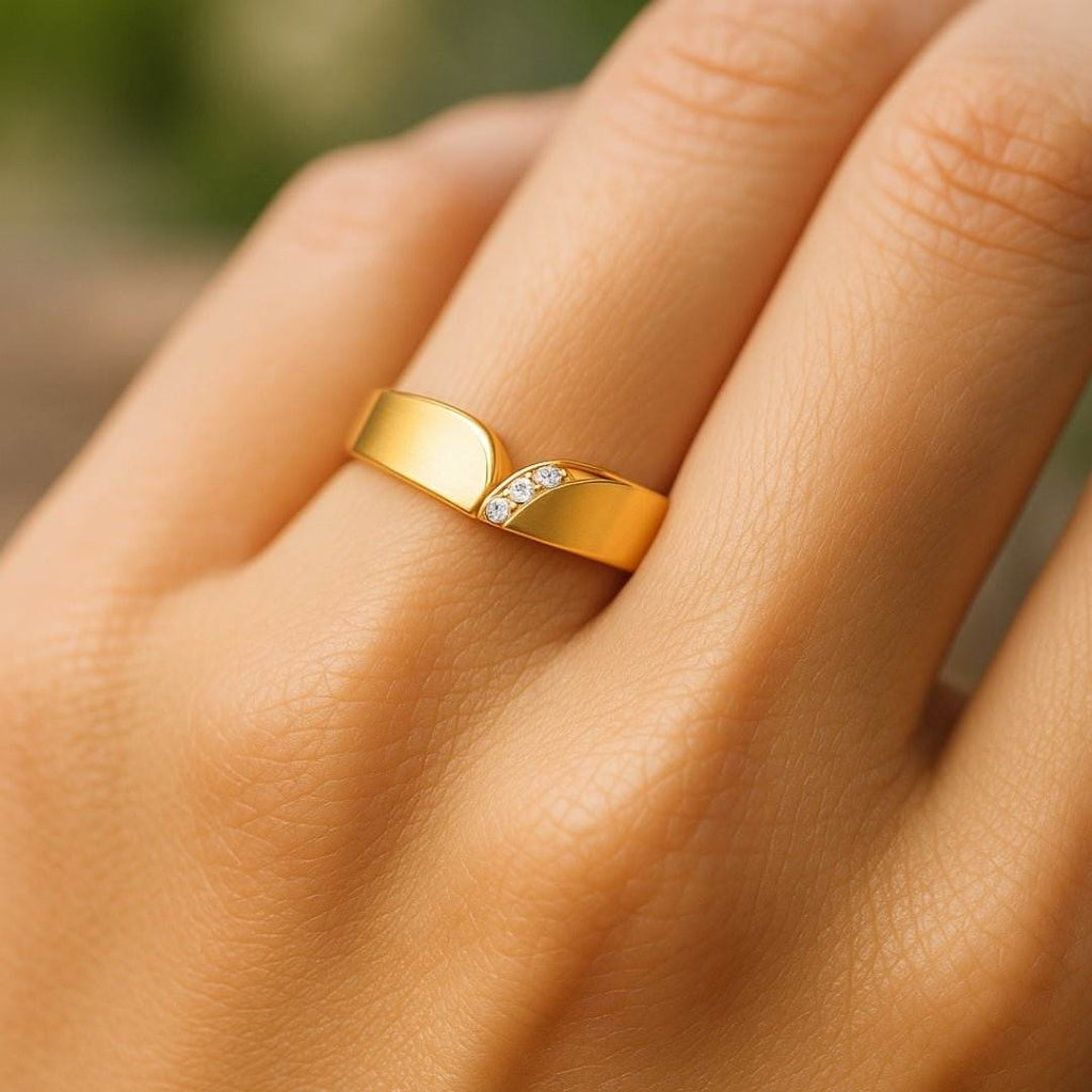 Irene|Anillo dorado con circonita - CasaCavari